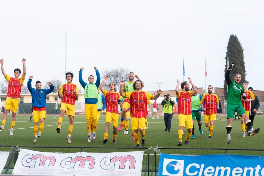 Recanatese campione d’Italia di serie D, battuto ai rigori il Giuliano Calcio