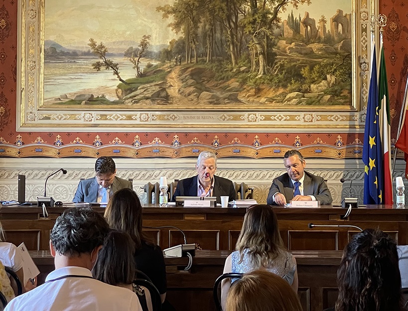 RECANATI: presentato il volume “Le società in house”