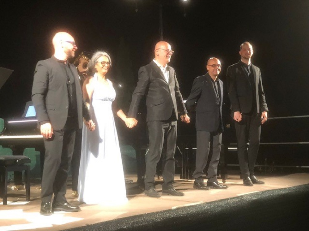 La magia del recital di Carlacchiani sul Colle Infinito