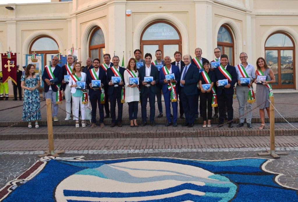 Le 17 Bandiere Blu marchigiane in festa a Porto Recanati