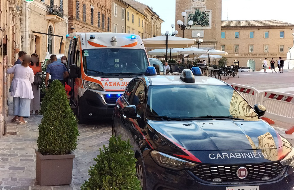 Recanati: malore in piazza per una studentessa straniera