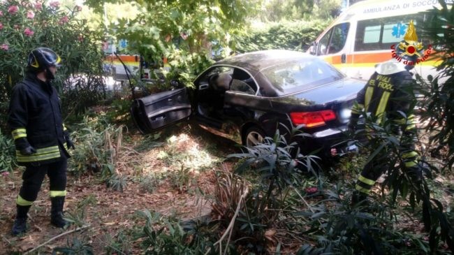 Loreto: auto contro un albero: atterra l’eliambulanza