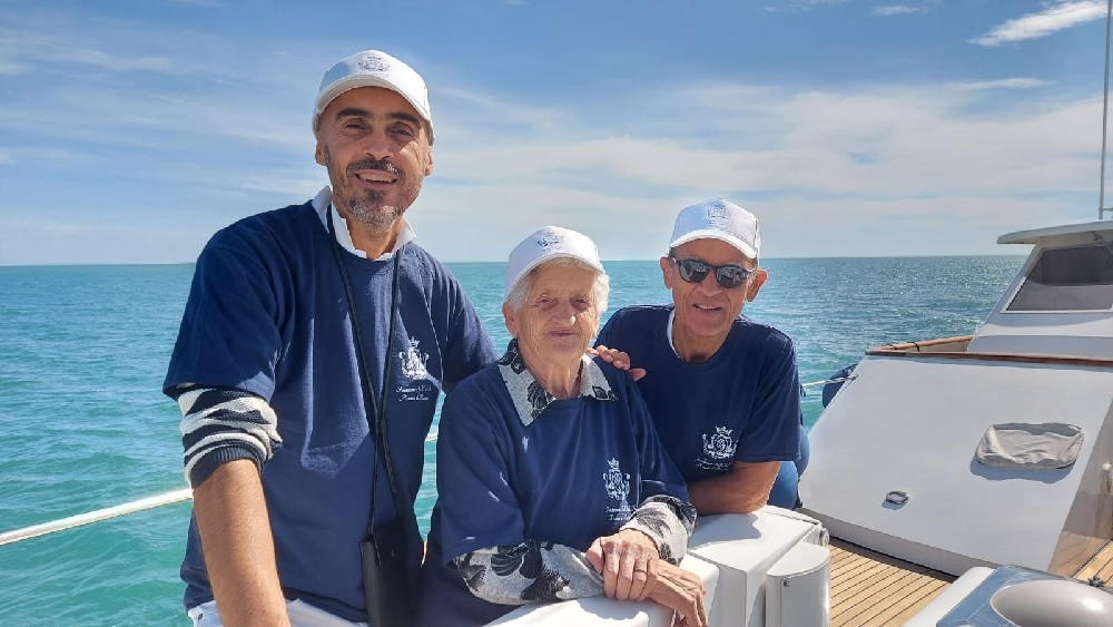 Recanati: gita sullo yacht per gli anziani della casa di Riposo degli Ircer