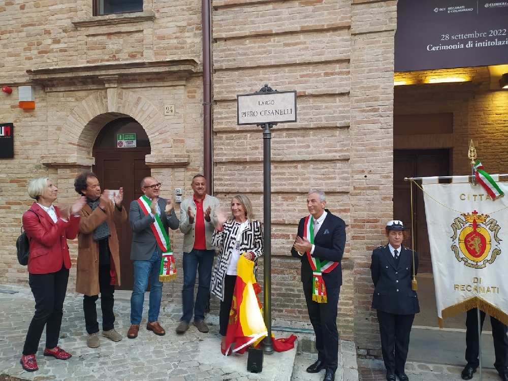 RECANATI: intitolato a Piero Cesanelli il largo antistante il Teatro Persiani