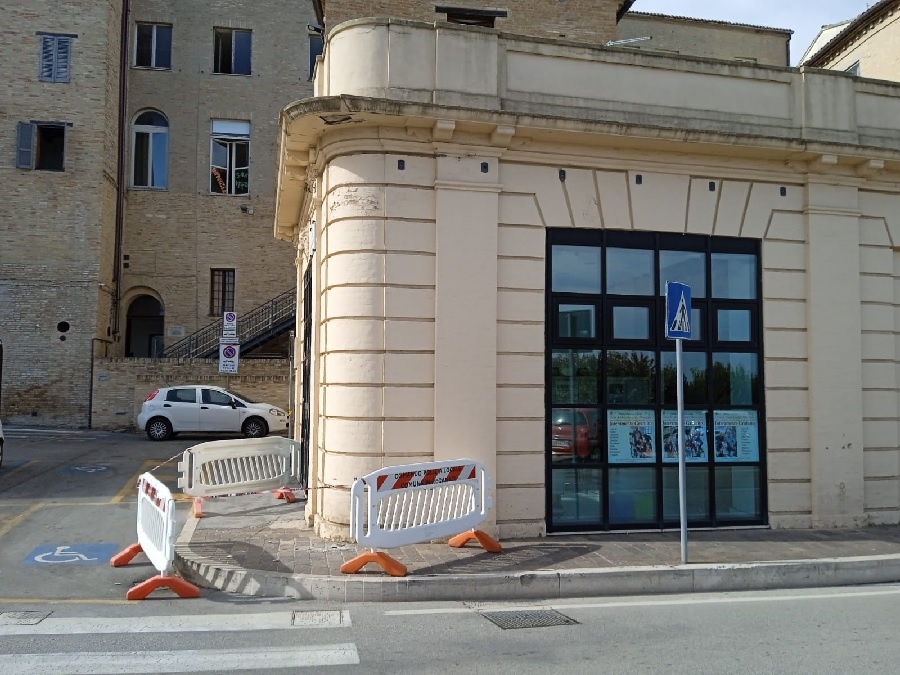 Recanati: nell’ex ludoteca oltre all’acqua cadono anche calcinacci