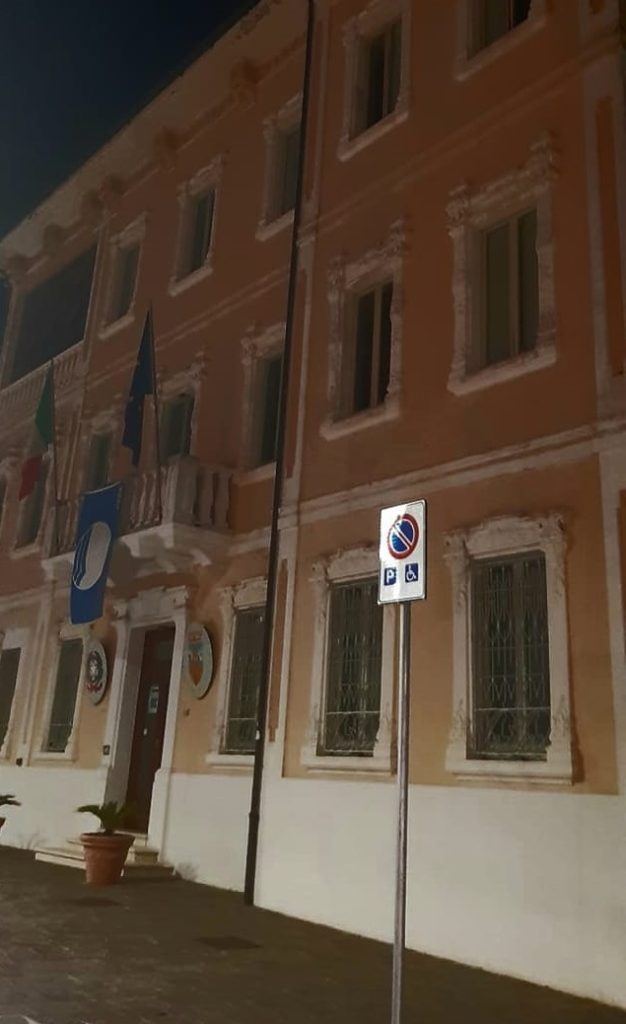Porto Recanati. Luci spente a Palazzo Volpini contro il caro energia