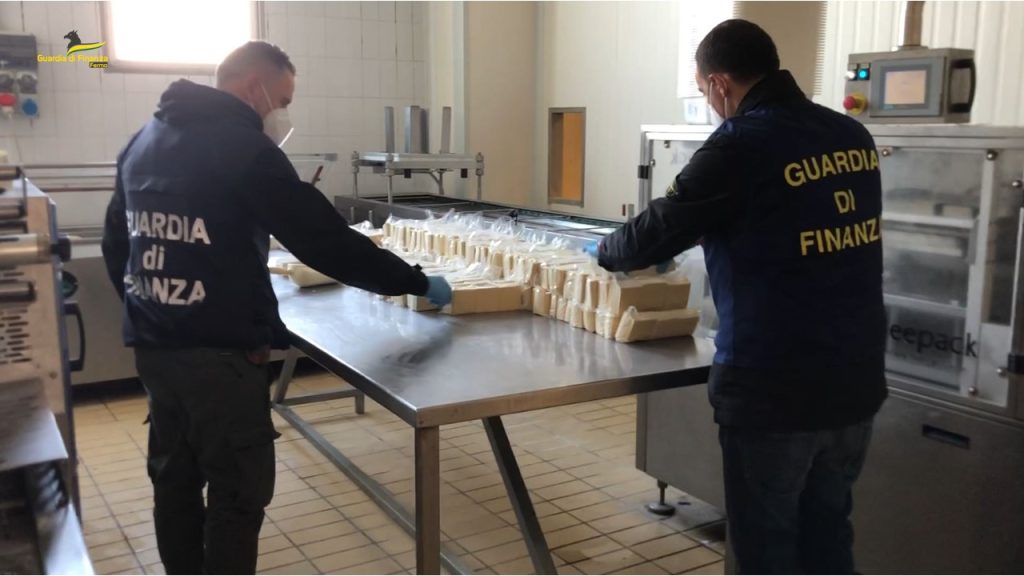 Gdf Fermo: oltre cinquanta dipendenti sfruttati nel settore agro-alimentare.
