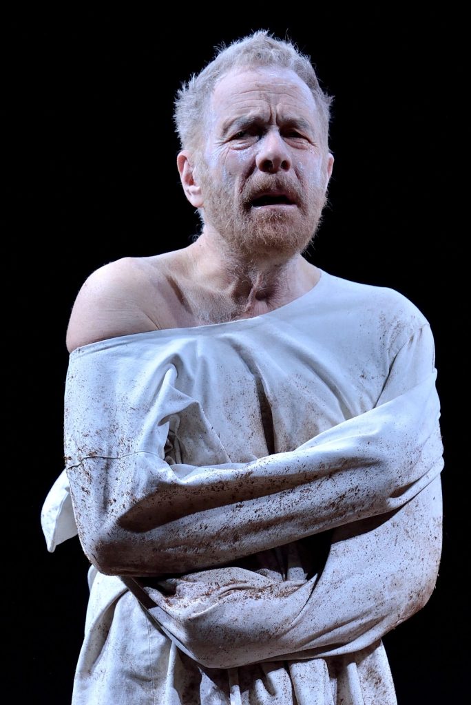 con Gabriele Lavia lo spettacolo “Il sogno di un uomo ridicolo” al Teatro Persiani di Recanati