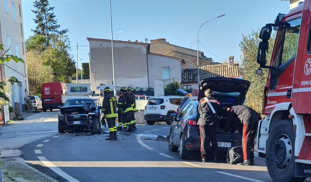 Frontale a Montefano fra due auto. Conducenti in ospedale