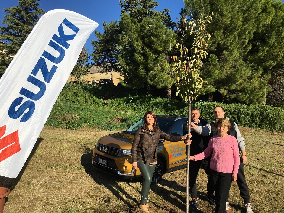 Recanati: un ciliegio giapponese da Mosca Automobili in regalo al Comune