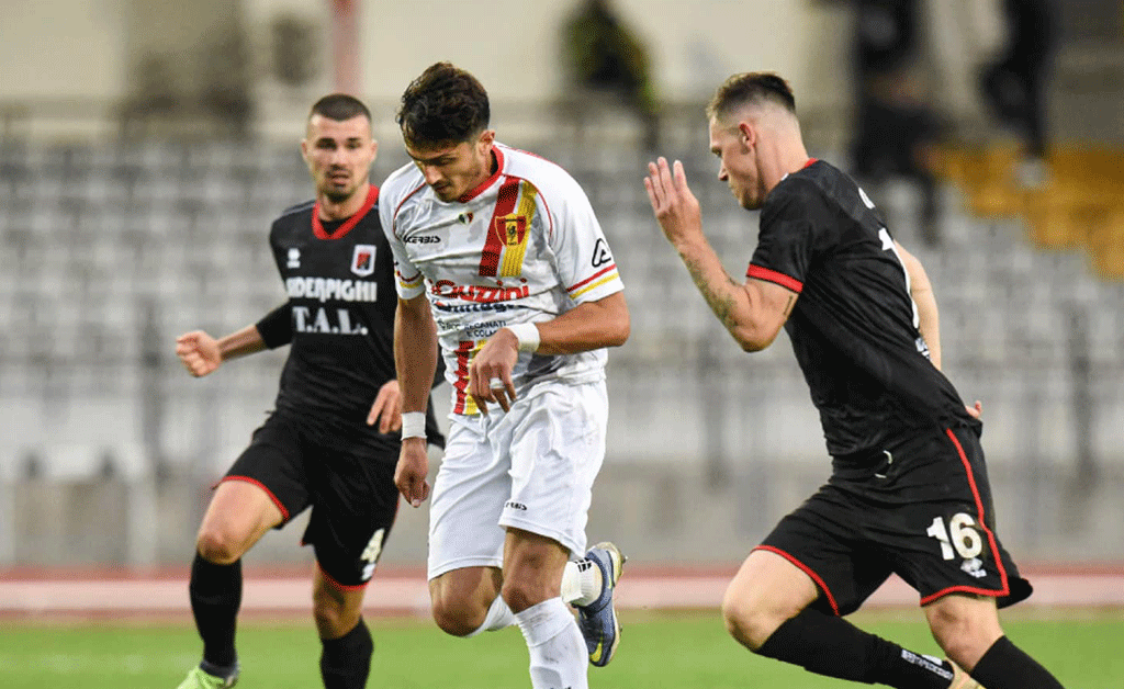 Recanaatese spuntata e sfortunata, il Rimini vince di misura con il gol di Del Carro
