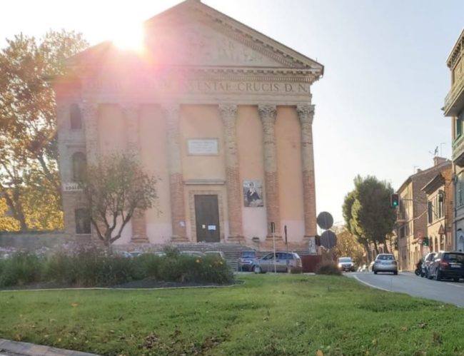 Macerata. Botte dopo il funerale per un video e un orologio conteso