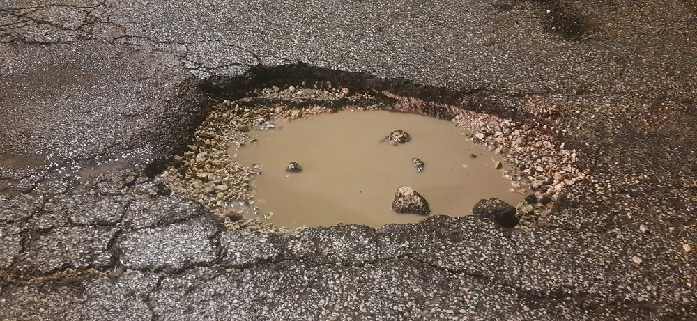 Recanati: Il Comune si dimentica della manutenzione delle strade.