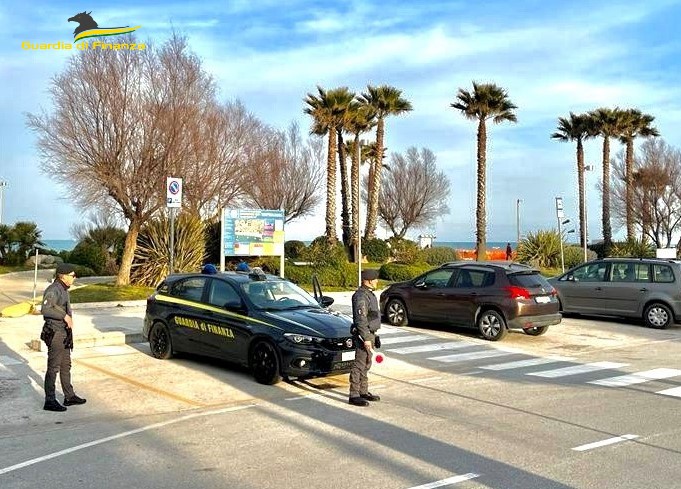 Civitanova Marche. Sequestrati 30 grammi di sostanze stupefacenti tra cocaina, hashish, marijuana e crack.