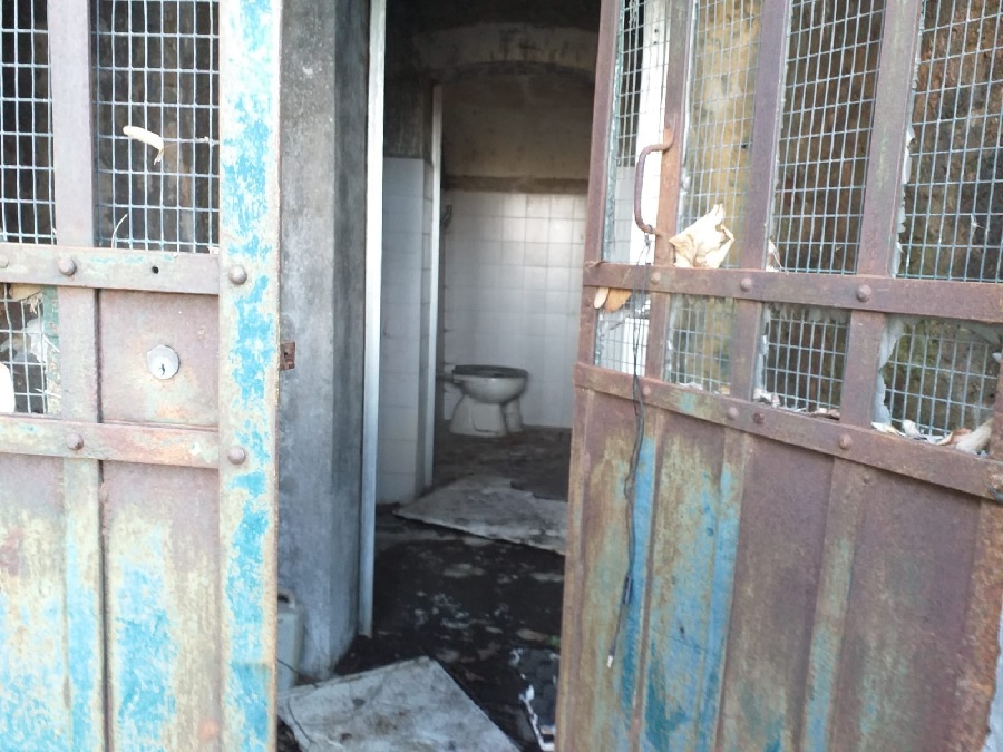 Recanati: sporcizia e degrado in un’area privata al Colle dell’Infinito