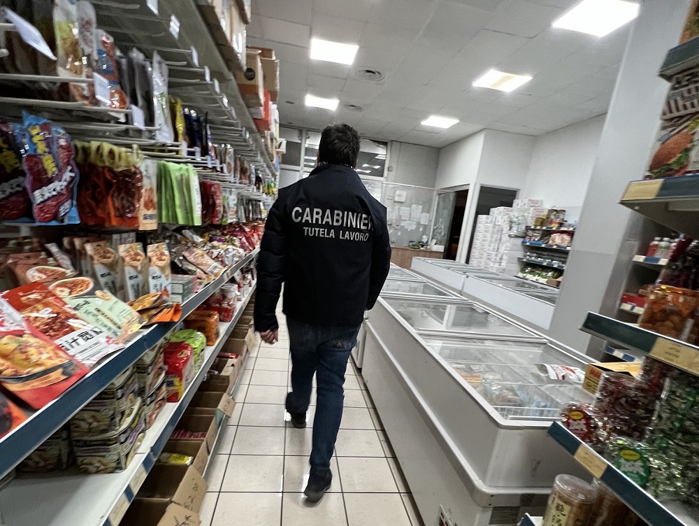 Multa da 110 mila euro e sospensione dell’attività per un ristorante-market cinese