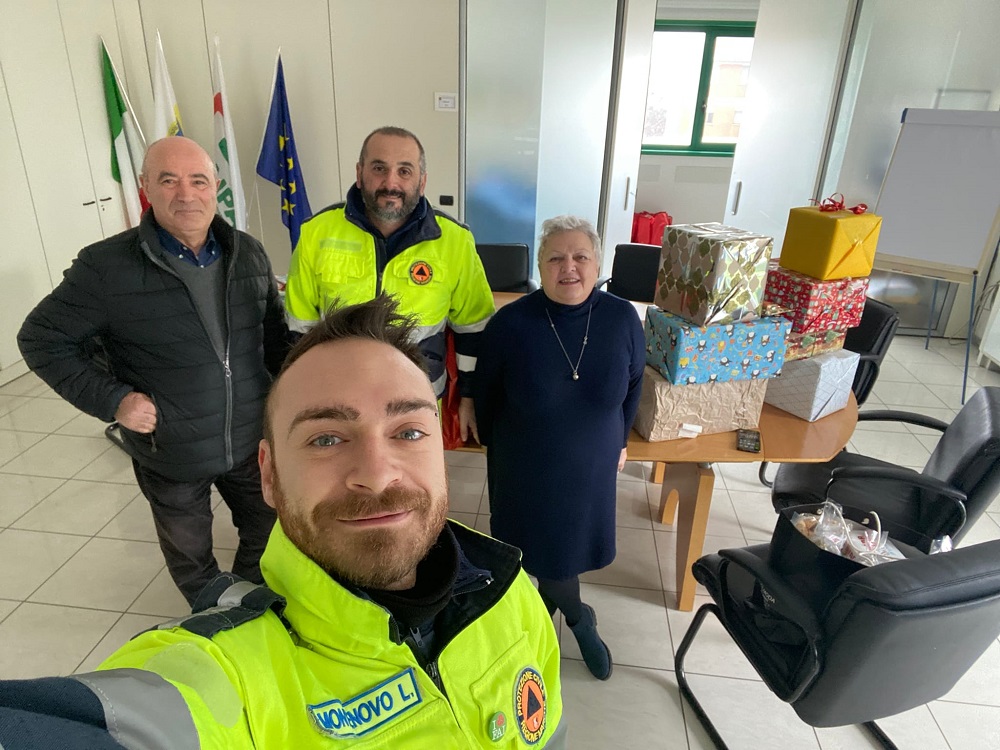 Recanati. Continua la raccolta delle “Scatole di Natale sospese”,
