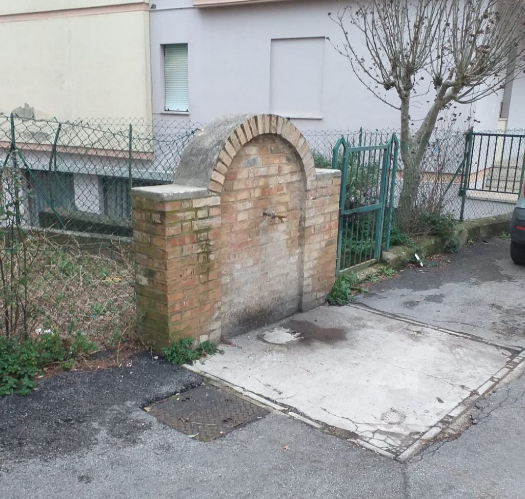 Recanati. A Castelnuovo vandali in azione