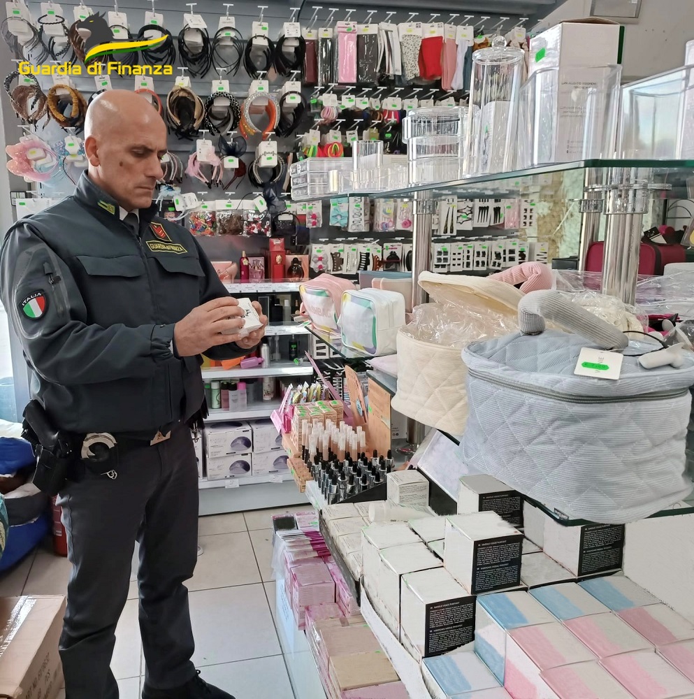 Sequestrate oltre 500 confezioni di cosmetici contenenti Lilial, una sostanza cancerogena