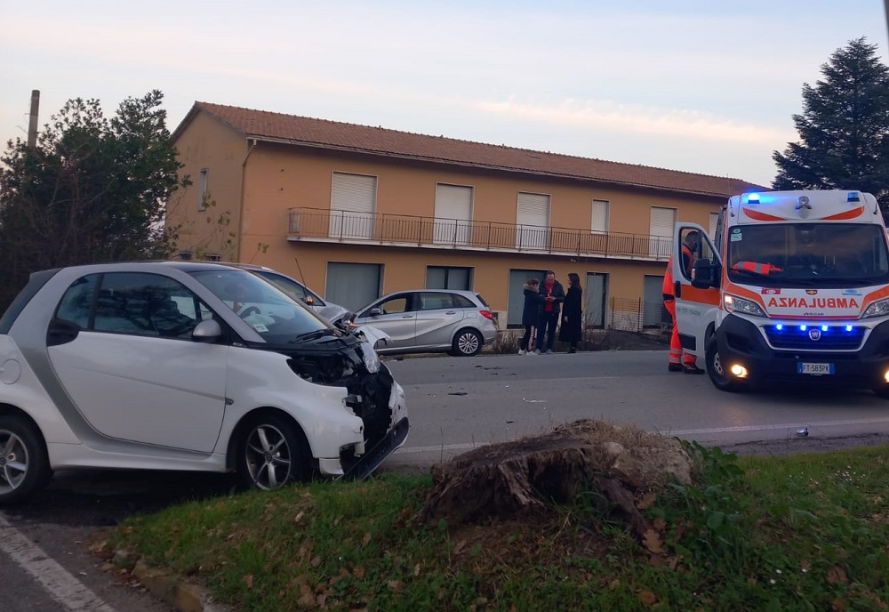 Recanati. Incidente stradale all’altezza di Palazzo Bello