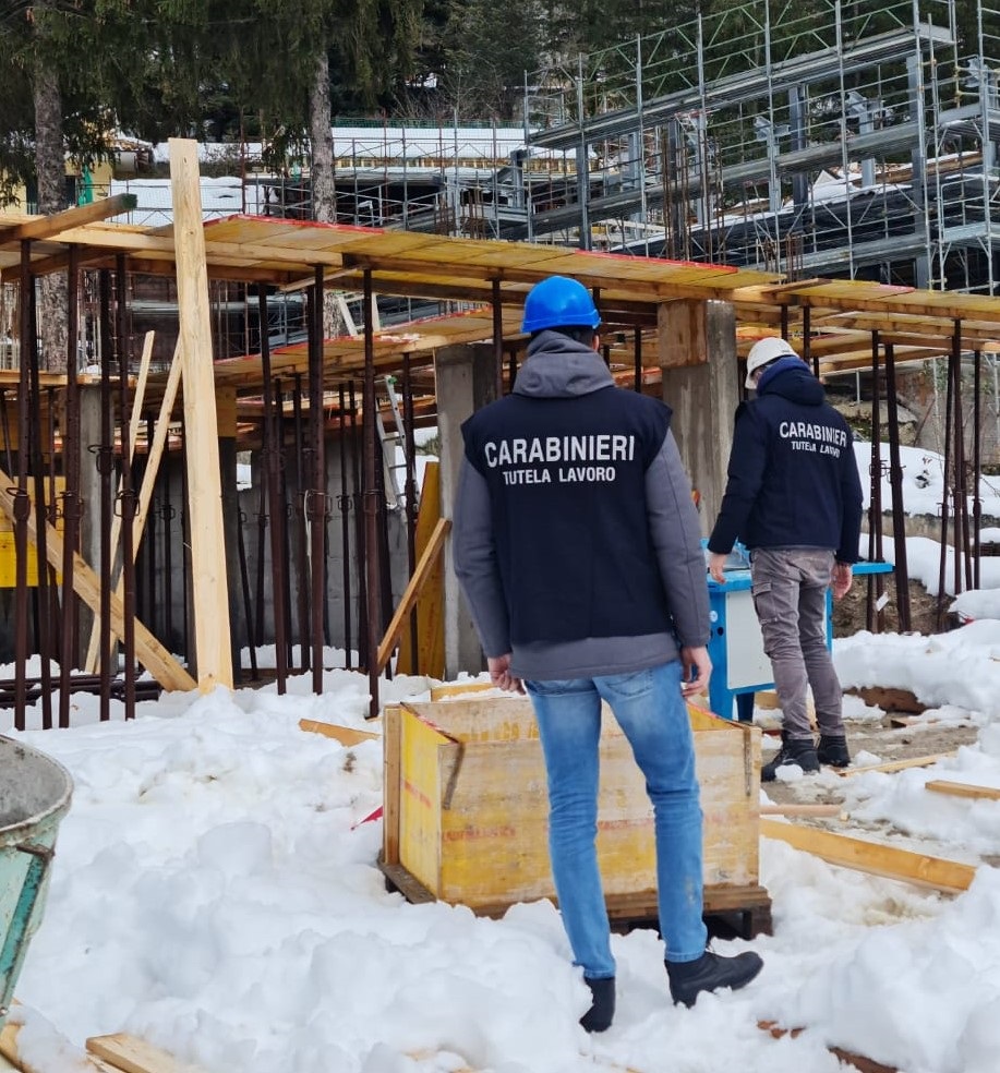 Chiusi dai Carabinieri 3 cantieri per gravi violazioni in materia di sicurezza nei luoghi di lavoro