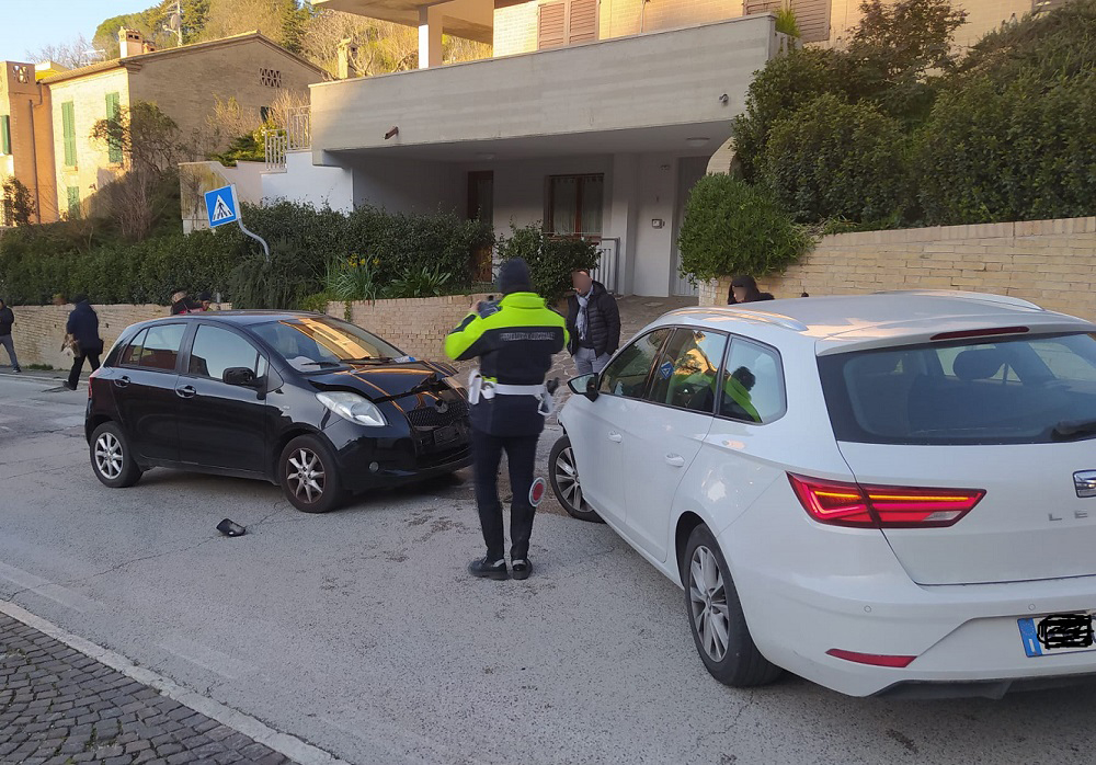 Recanati: incidente in via Le Grazie, davanti al circolo Tennis