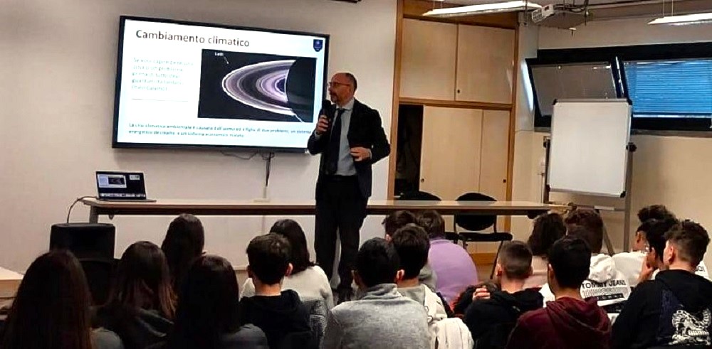 “La Chimica del futuro” con il Rettore di UNICAM presso l’IIS “E.Mattei” di Recanati