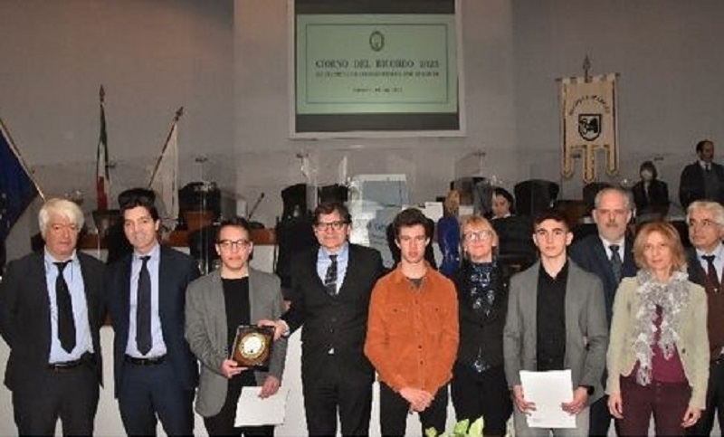 “Un giorno in Regione”- tre studenti della classe 3^H dell’IIS “E.Mattei” di Recanati al Consiglio Regionale delle Marche