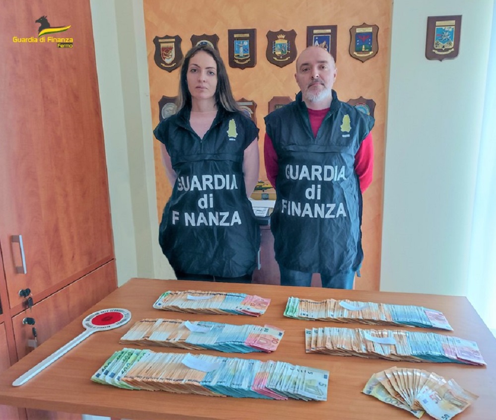 Gdf Fermo: 4 arresti, sequestrati oltre 16 kg di stupefacenti, 4 autovetture, circa 53 mila euro in contanti.