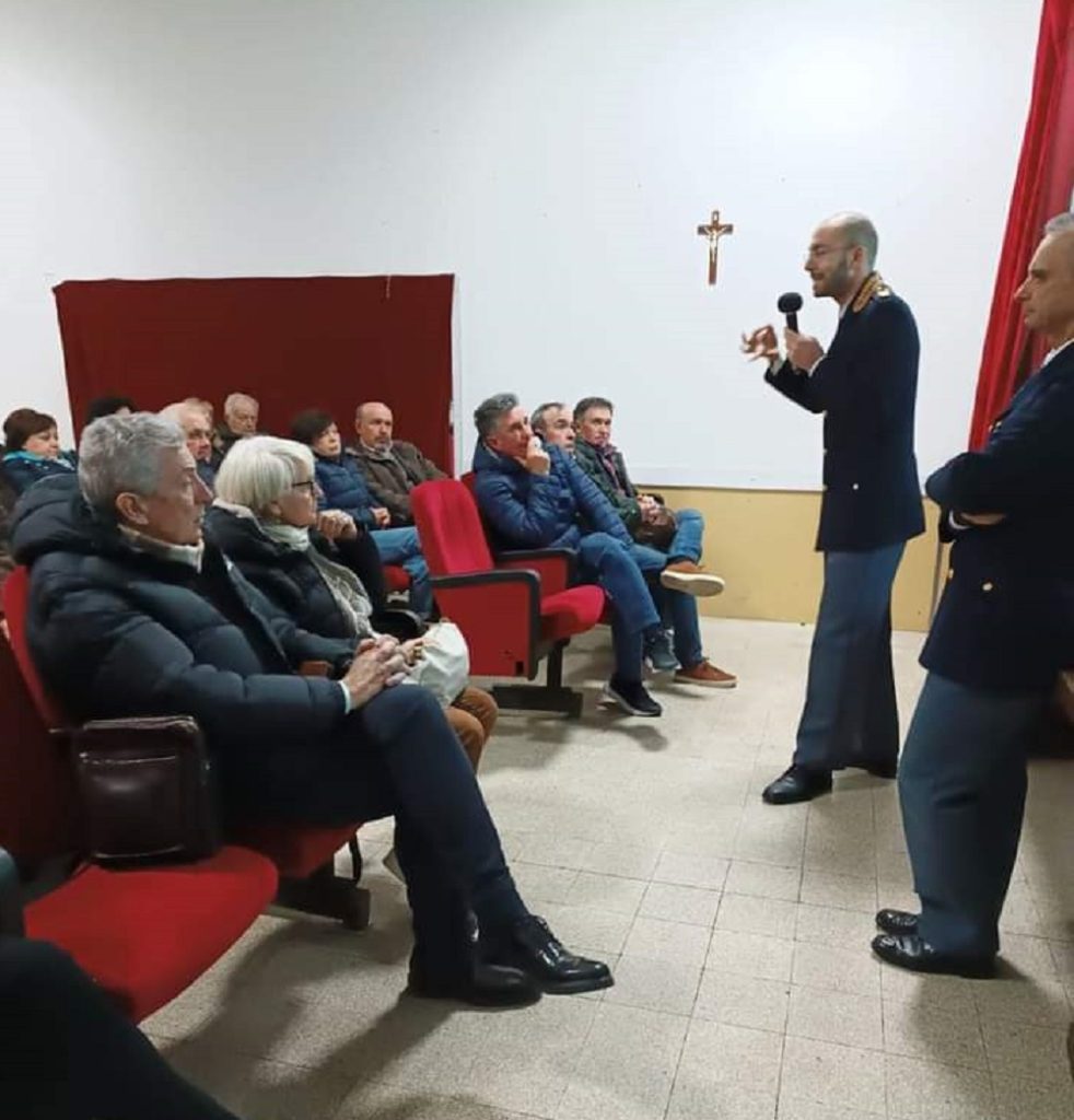 La Questura alle Acli di Chiarino di Recanati per mettere in guardia dalle truffe