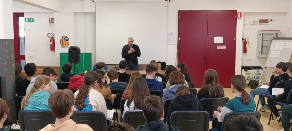 Recanati. Giuseppe Bommarito a scuola per dire no alla droga