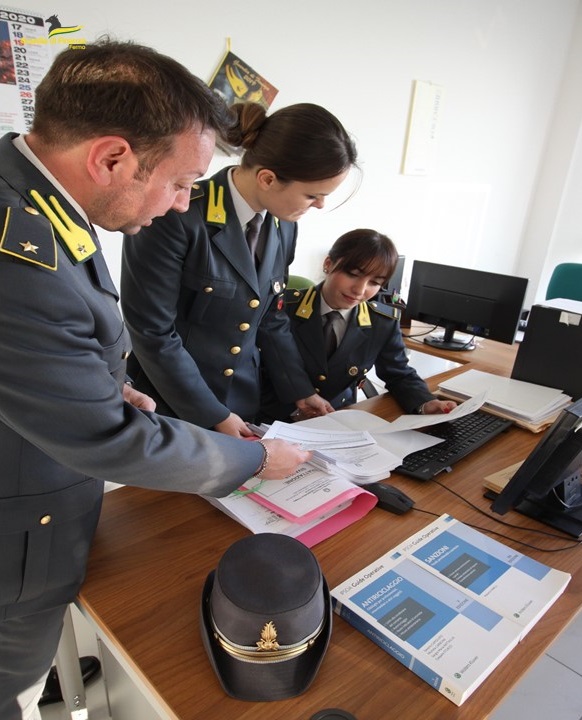 Gdf Fermo: scoperta una frode all’iva nella commercializzazione di autoveicoli usati.