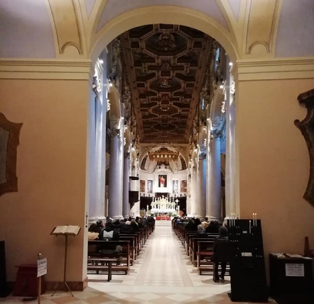 Recanati: i ladri ci riprovano a rubare in chiesa. Le immagini li immortalano.