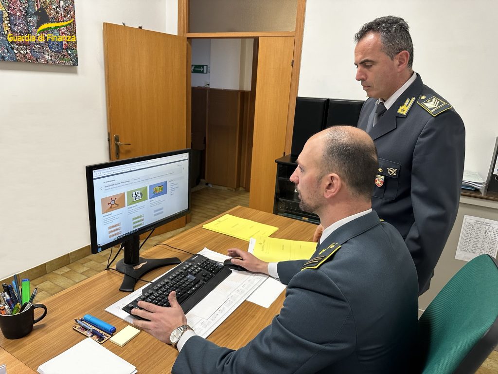GdF Ancona: ristorante trasformato in discoteca senza licenza di pubblico spettacolo.