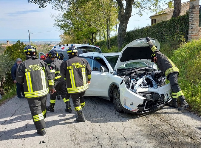 Recanati. Incidente in contrada Addolorata. Bimba di un anno e mezzo al Salesi