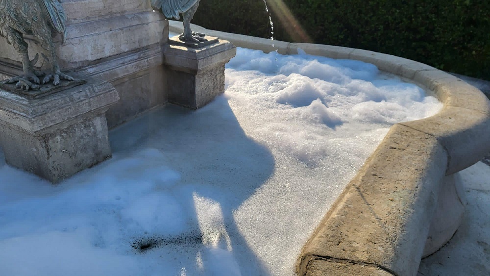 Loreto: le telecamere incastrano i vandali della Fontana dei Galli