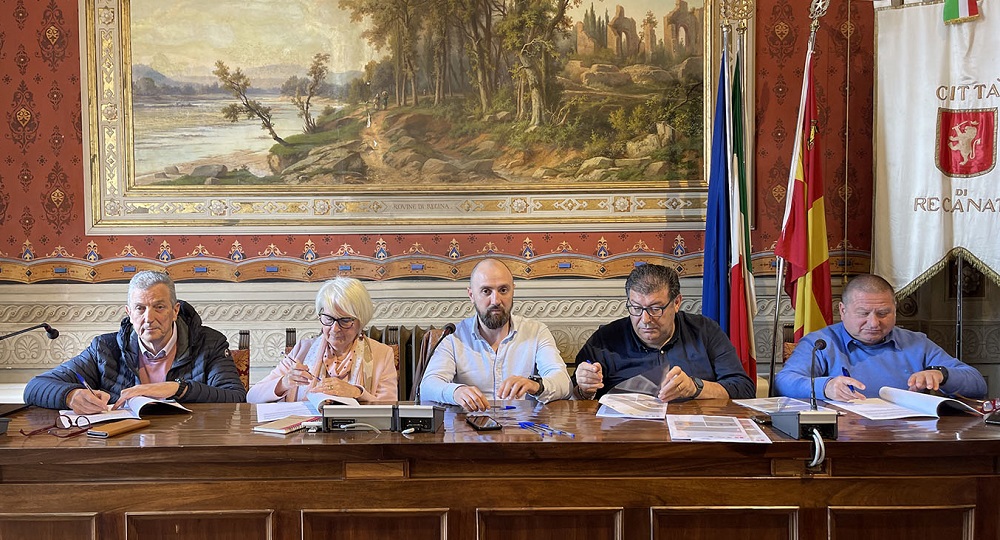 RECANATI: firmato l’accordo tra il Comune e i Sindacati per gli interventi sociali 2023