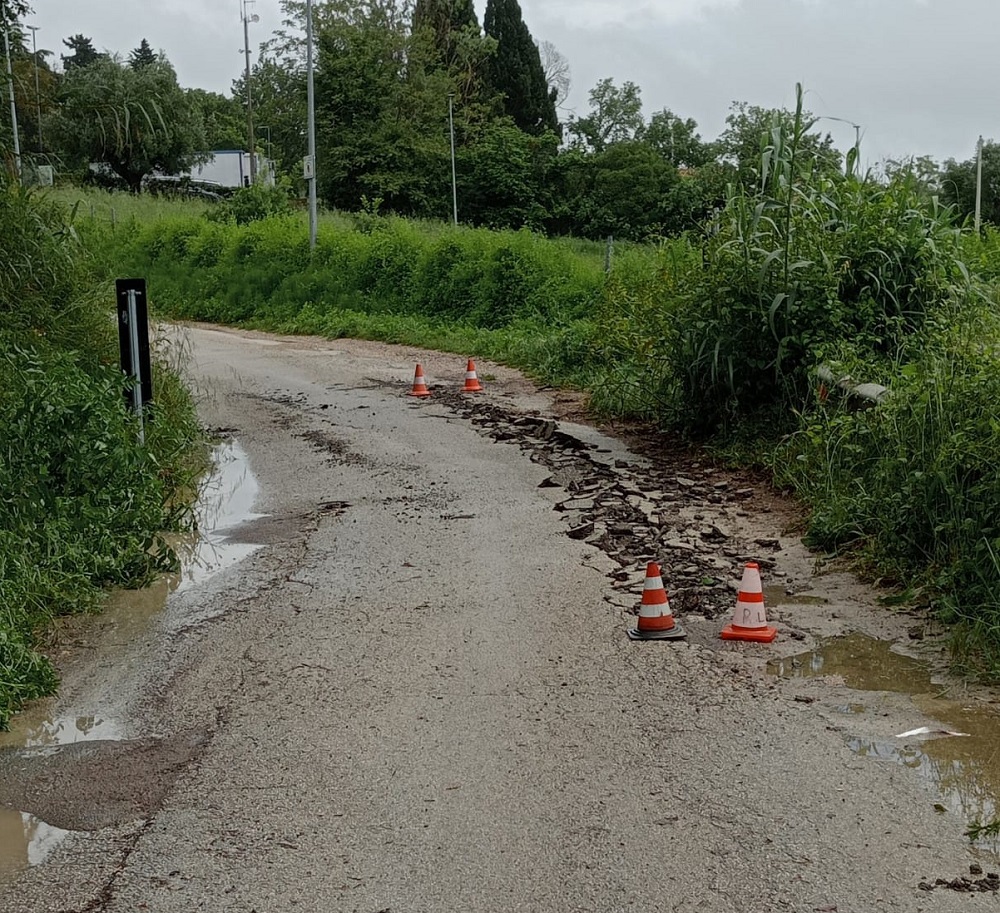 Pioggia e maltempo: chiuso a Montefano il Ponte in Località Casone e la Strada Comunale “Fratte”