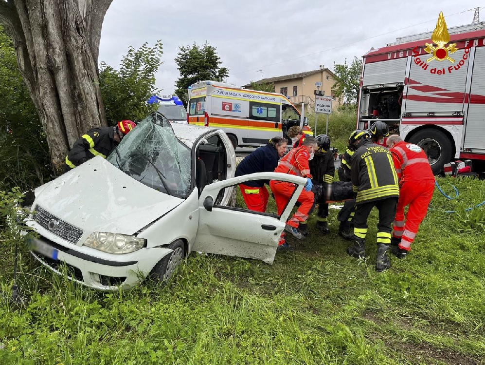 Incidente a Castelfidardo: 17enne gravissima. Ferita una sua amica recanatese