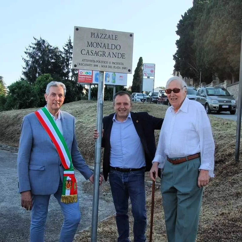 Recanati: Piazzale intitolato a Monaldo Casagrande