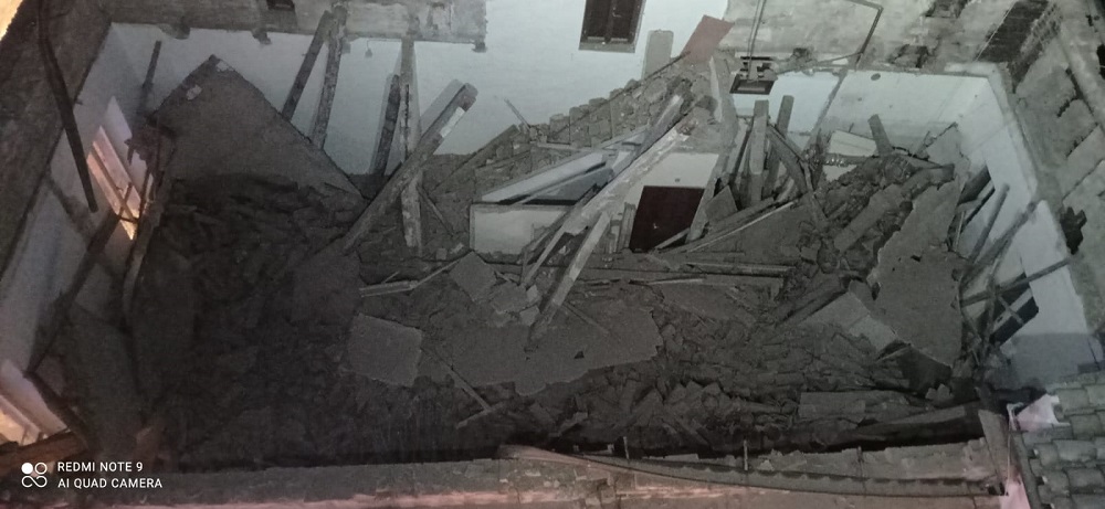 Recanati: due famiglie evacuate, un’attività commerciale sospesa e viabilità modificata per il crollo del tetto di p.le Fedeli