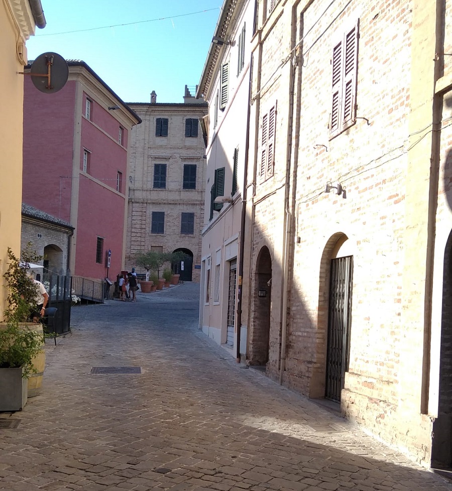 Avvio della Ztl nel centro storico di Recanati e scattano le polemiche