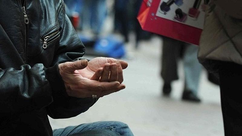 LORETO: accattonaggio molesto: emessi due fogli di via