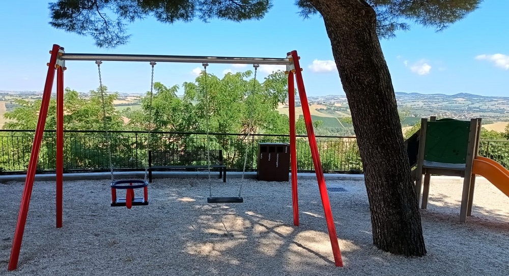 Nuove Altalene ai Giardini da Bora e allo spazio verde di Via Intriglione a Montefano