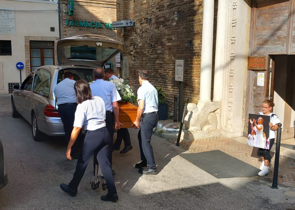 Recanati. L’ultimo dolcissimo saluto ad Alina Bianchi