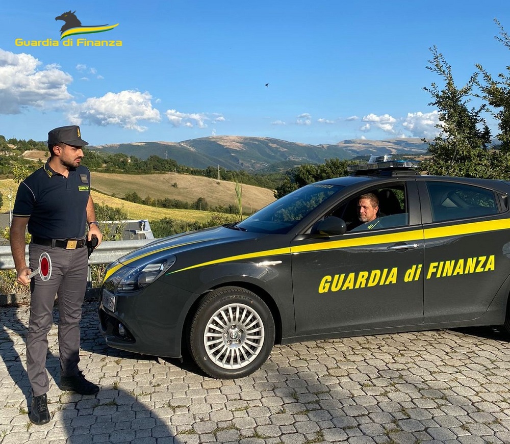 GdF Ancona: sorpresi 4 tabaccai che vendevano tabacco a minorenni. Proposta la sospensione della licenza