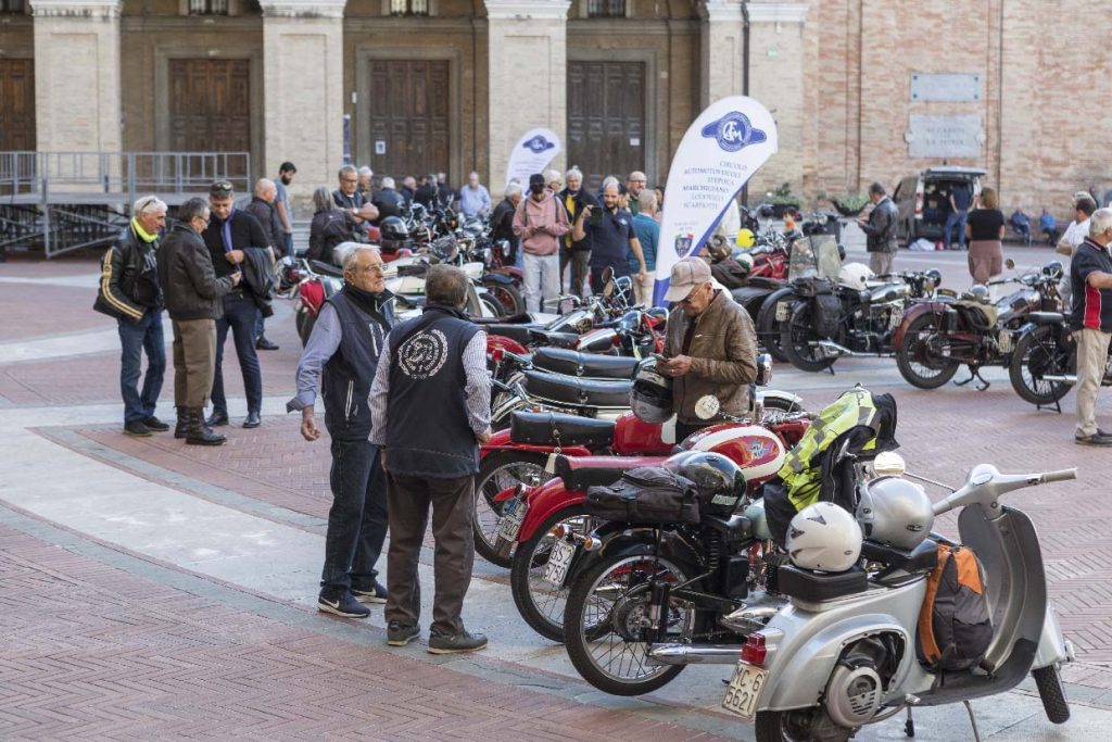 Rievocazione Circuito dell’Infinito: l’evento del Caem/Scarfiotti ha portato 50 moto d’epoca a Recanati