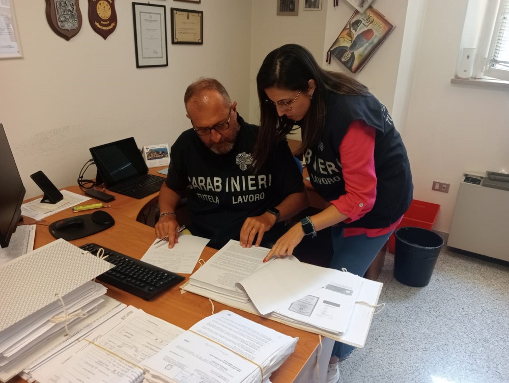 Monte San Giusto – Polizza RCA inesistente. Docente truffata da falso broker assicurativo