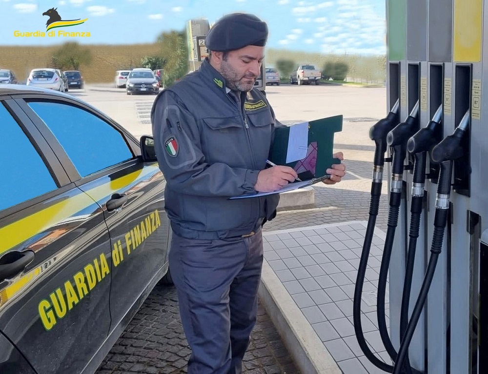 Gdf Macerata: lotta agli stupefacenti, caro carburanti, contraffazione, abusivismo commerciale e prodotti non sicuri