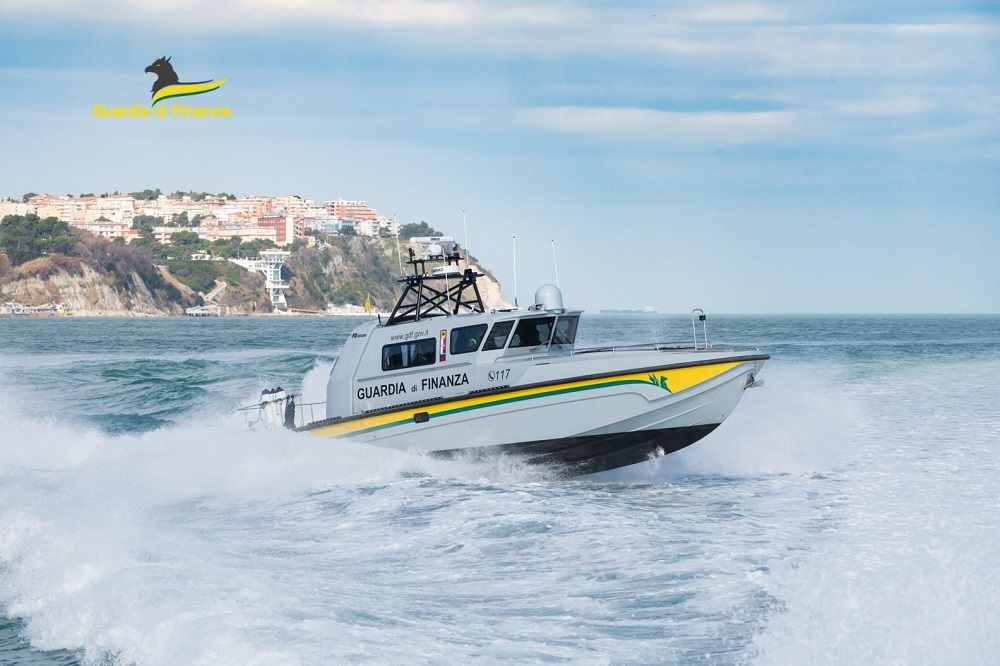 Guardia Di Finanza: soccorsi due velisti al largo di Ancona